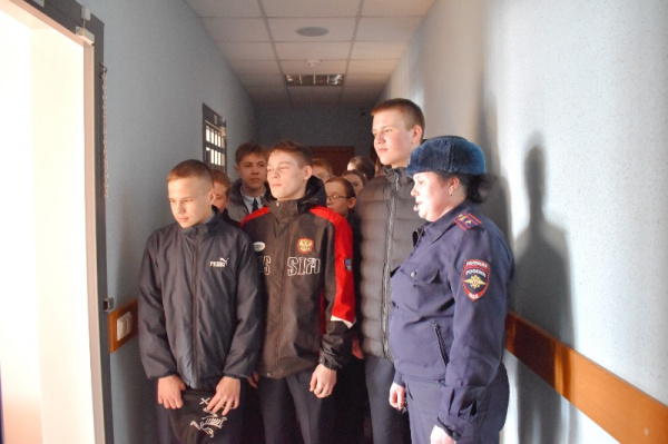 Школьники побывали на экскурсии в отделе полиции