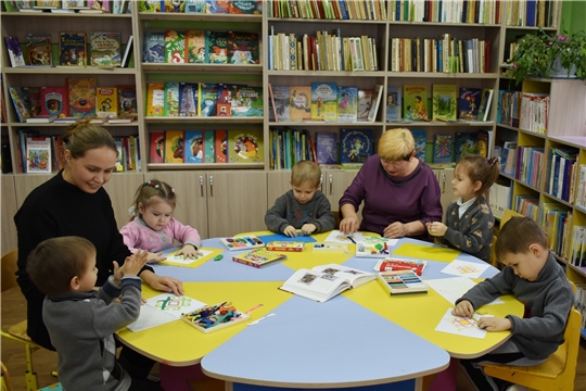 Мастер-класс в технике пластилинографии «В краю ста тысяч вышивок» в Адабайской сельской библиотеке Мастер-класс в технике пластилинографии «В краю ста тысяч вышивок» в Адабайской сельской библиотеке
