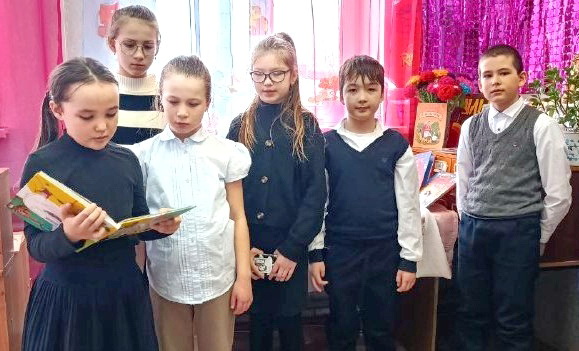 Громкие чтения "Смотрите, что мы читаем"