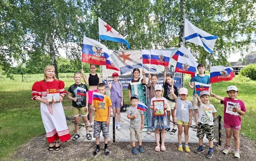Флешмоб «Вместе мы — большая сила, вместе мы — страна Россия»