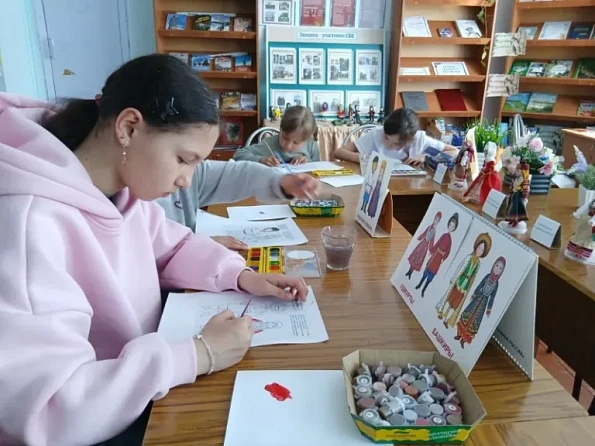 Занимательный час «Знакомство с национальной одеждой народов России»