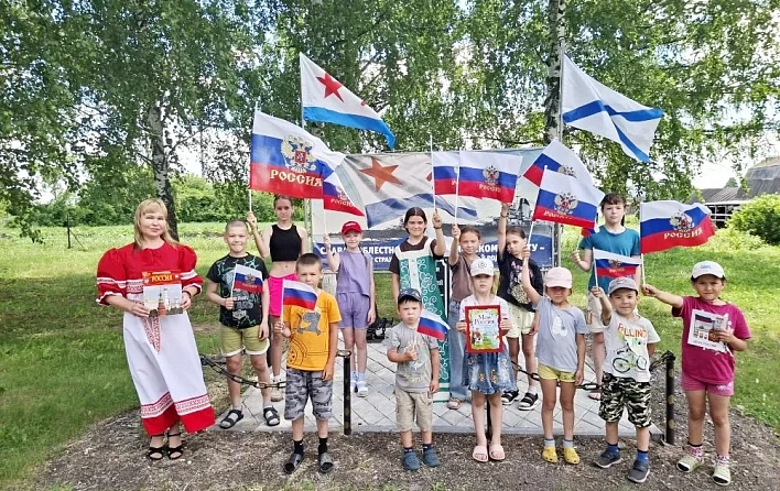 Флешмоб «Вместе мы — большая сила, вместе мы — страна Россия»